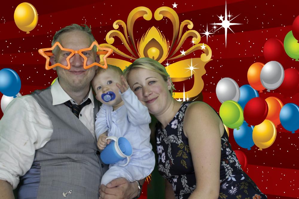 Katherine & Simon | View more photos from the event at gallery.myphotoboothexperience.co.uk/u/MyPhotoBoothExperienceLtd/Katherine-Simon